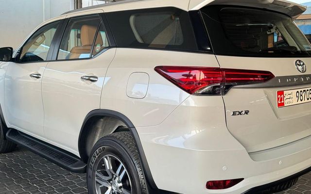 Toyota Fortuner - image 3