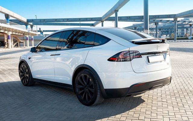 Tesla Model X - image 4