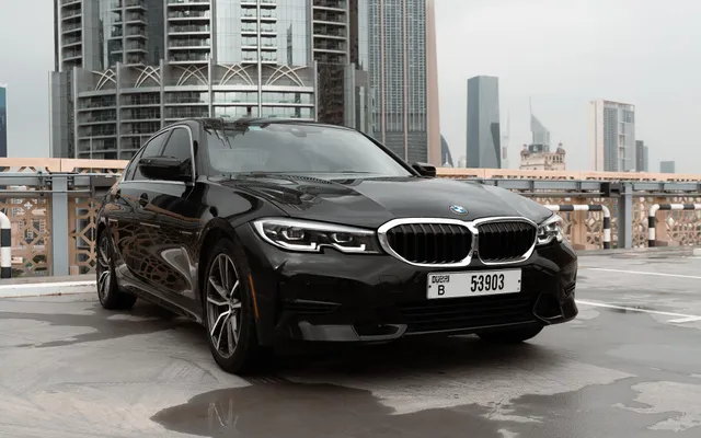 BMW 330I - image 4