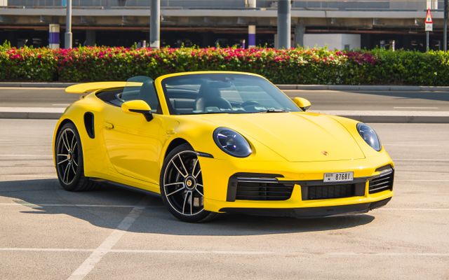 Porsche 911 992 Turbo Cabriolet - image 3
