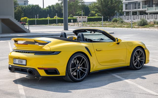 Porsche 911 992 Turbo Cabriolet - image 4