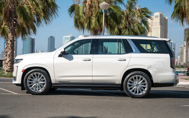 CADILLAC ESCALADE - image 2