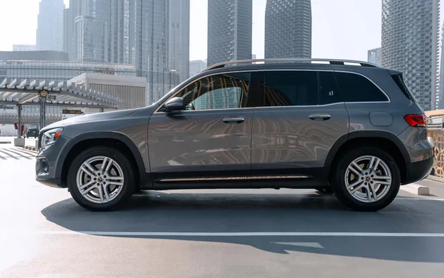 MERCEDES GLB 250 - image 2