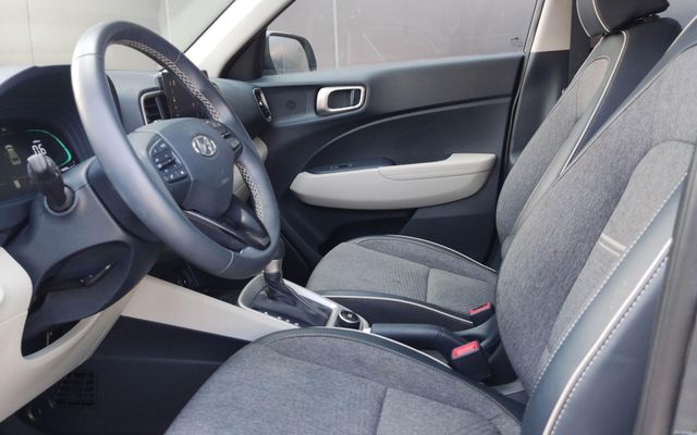 HYUNDAI VENUE - image 4