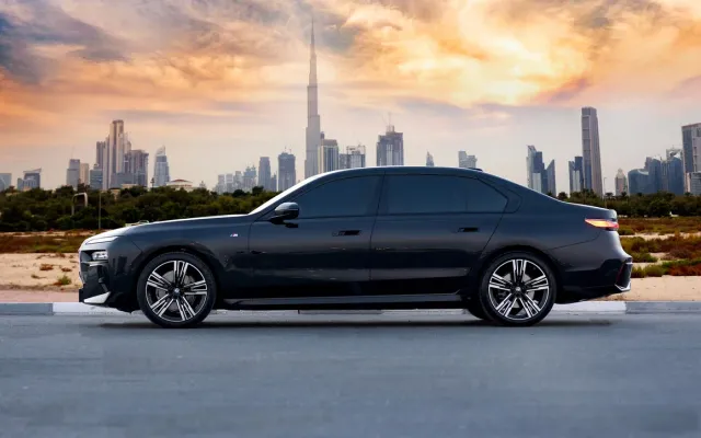 BMW 735i Black - image 2