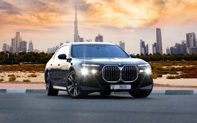 BMW 735i Black - image 4