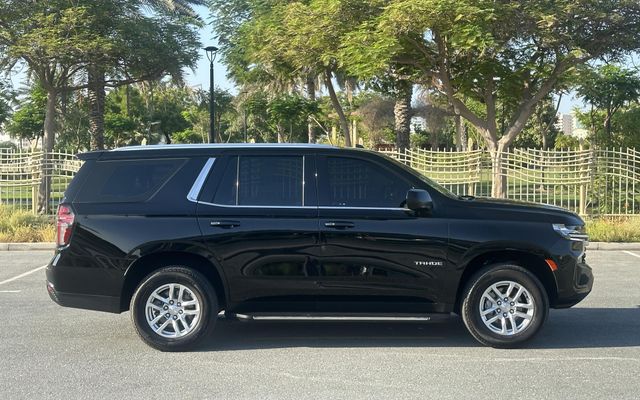 Chevrolet Tahoe - image 2