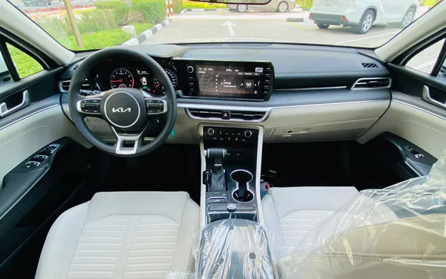 Kia K5 - image 4
