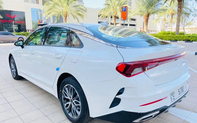 Kia K5 - image 3
