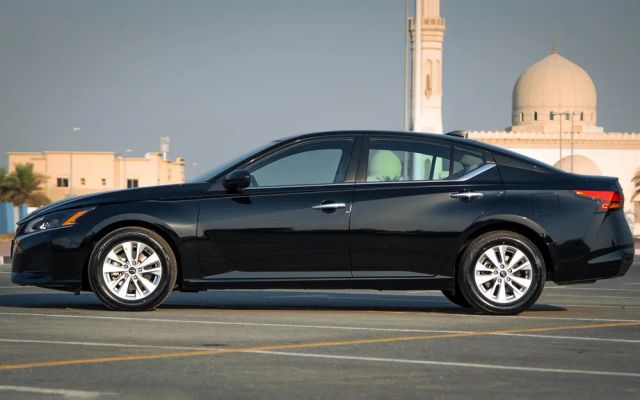 NISSAN ALTIMA - image 2