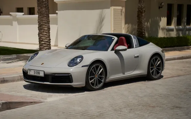 Porsche 911 Targa - image 2