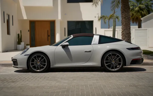 Porsche 911 Targa - image 4