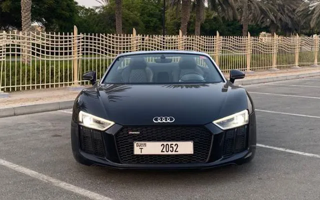 AUDI R8 - image 2