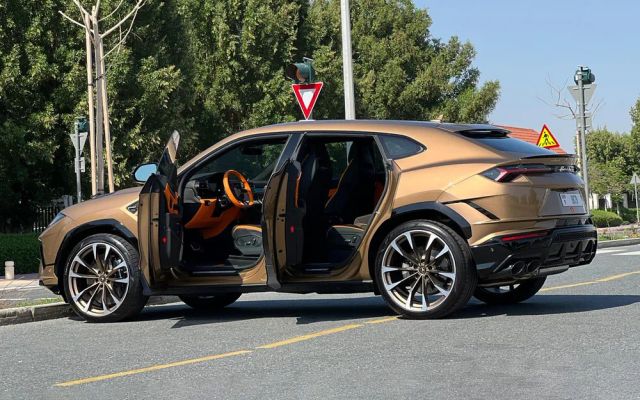 LAMBORGHINI URUS MY20 - image 2