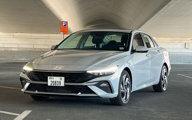 Hyundai Elantra - image 1
