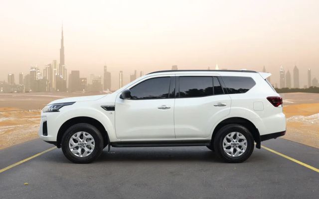 Nissan Xterra  White - image 2