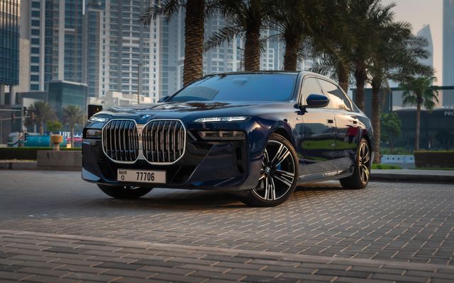BMW 735 - image 1