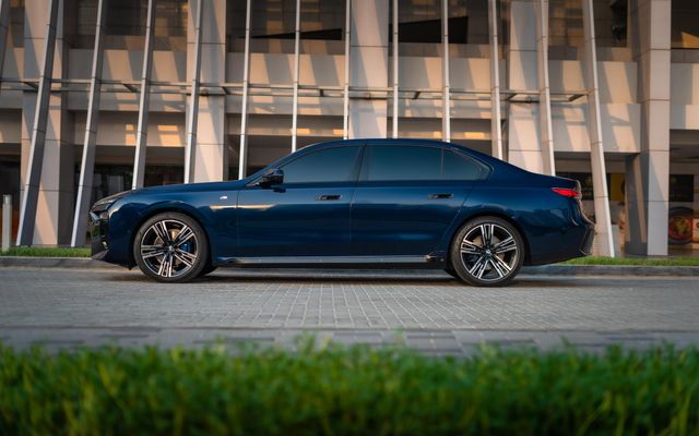BMW 735 - image 2