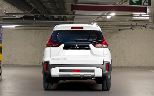 Mitsubishi Xpander Cross 1.5L Premium 7 STR - image 4