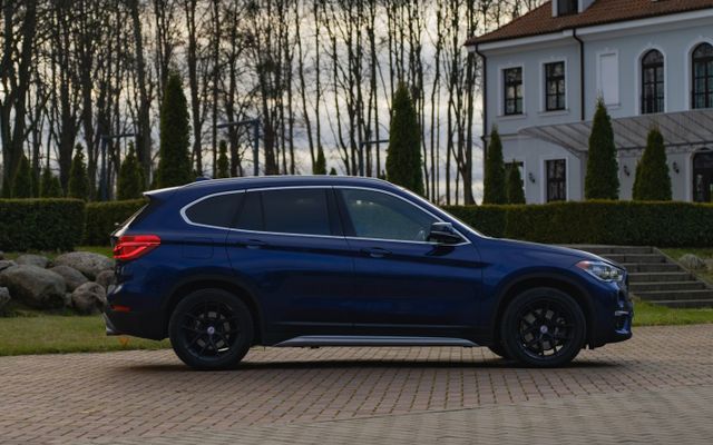 BMW x1 - image 2