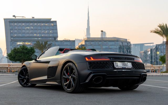 AUDI R8 V10 Spyder RWD - image 2