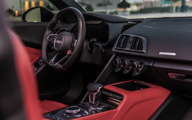 AUDI R8 V10 Spyder RWD - image 3