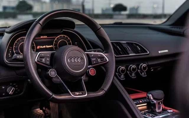 AUDI R8 V10 Spyder RWD - image 4