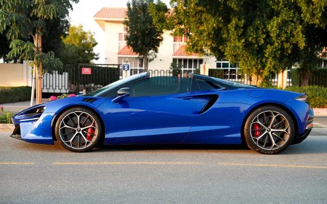 McLaren Artura Spider - image 2