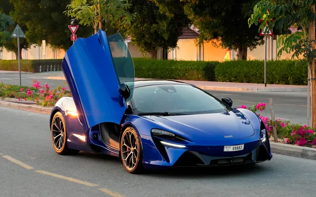 McLaren Artura Spider - image 1