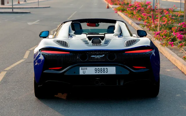 McLaren Artura Spider - image 4