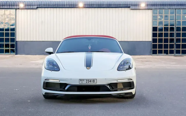 Porsche Boxster 718 Convertible White - image 3