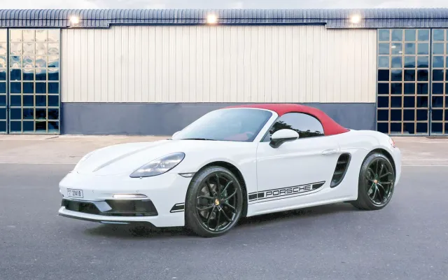 Porsche Boxster 718 Convertible White - image 4