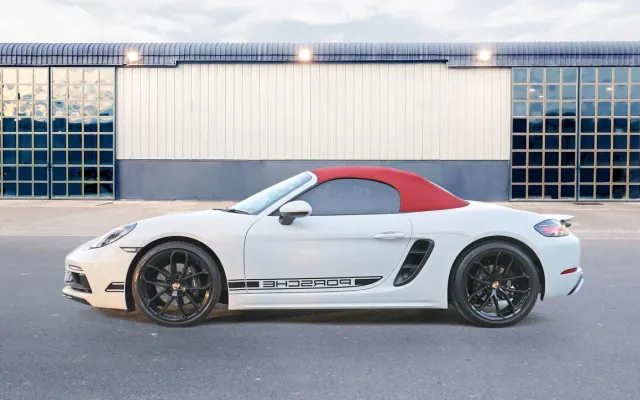 Porsche Boxster 718 Convertible White - image 2