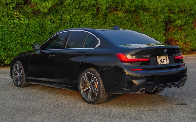 BMW 330i M package - image 4