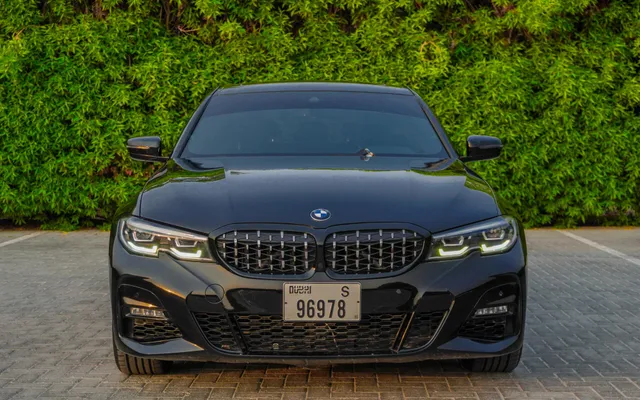 BMW 330i M package - image 2
