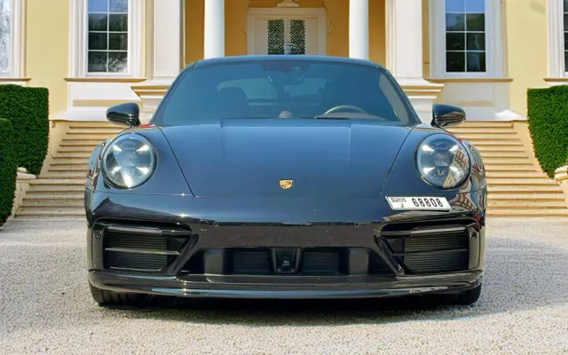 PORSCHE 911 GTS - image 3