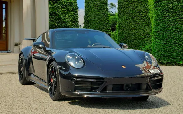 PORSCHE 911 GTS - image 4