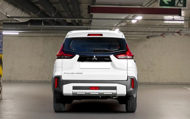 Mitsubishi Xpander Cross 1.5L Premium 7 STR - image 4