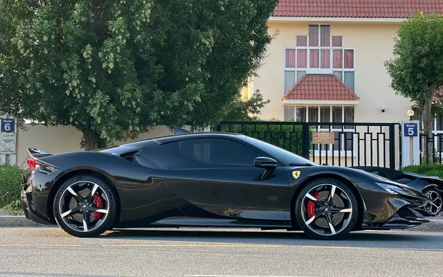 FERRARI SF90 STRADALE - image 2