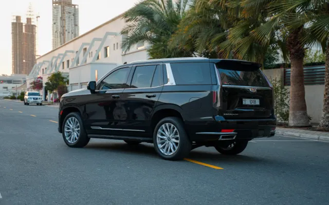 Cadillac Escalade - image 3