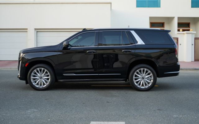 Cadillac Escalade - image 4