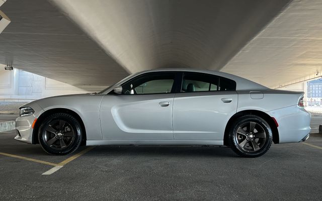 Dodge Charger - image 2