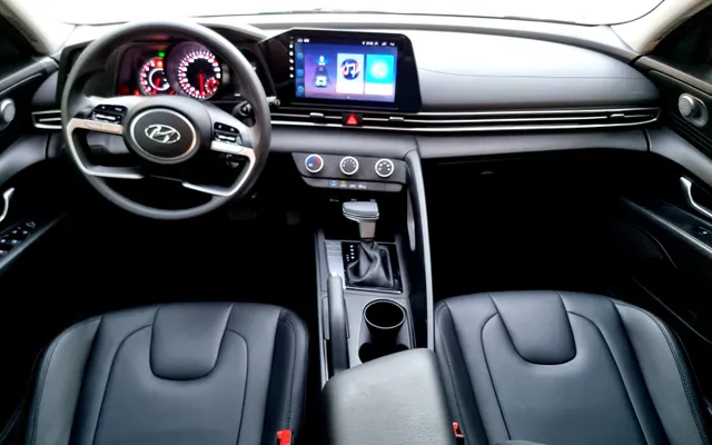 Hyundai Elantra - image 3