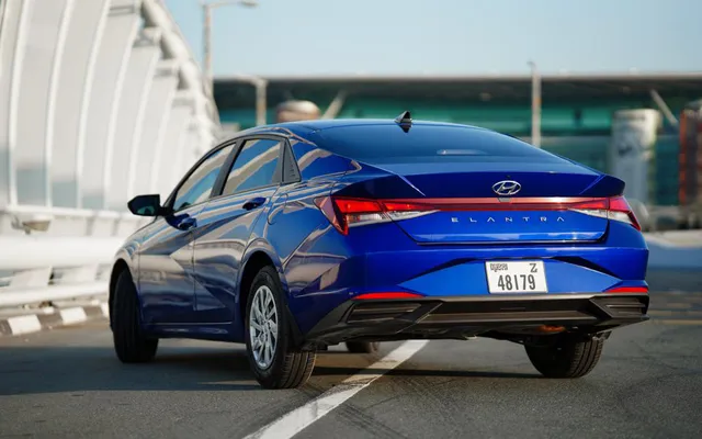 Hyundai Elantra - image 2