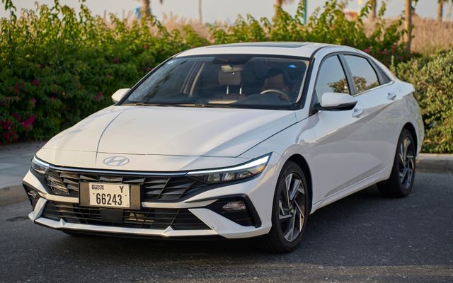 Hyundai Elantra - image 1