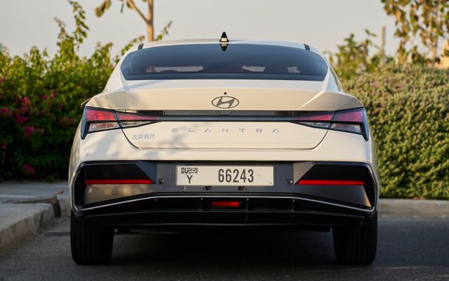 Hyundai Elantra - image 4
