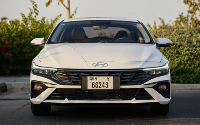 Hyundai Elantra - image 2