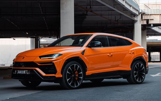 Lamborghini Urus - image 1