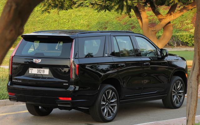 CADILLAC ESCALADE - image 2