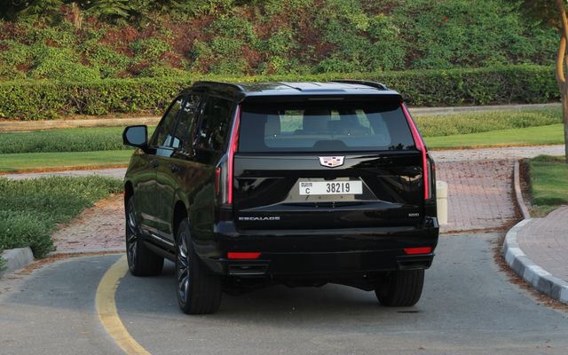 CADILLAC ESCALADE - image 3